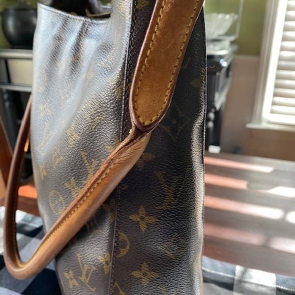 LOUIS VUITTON Monogram Looping GM - Picture 8 of 10